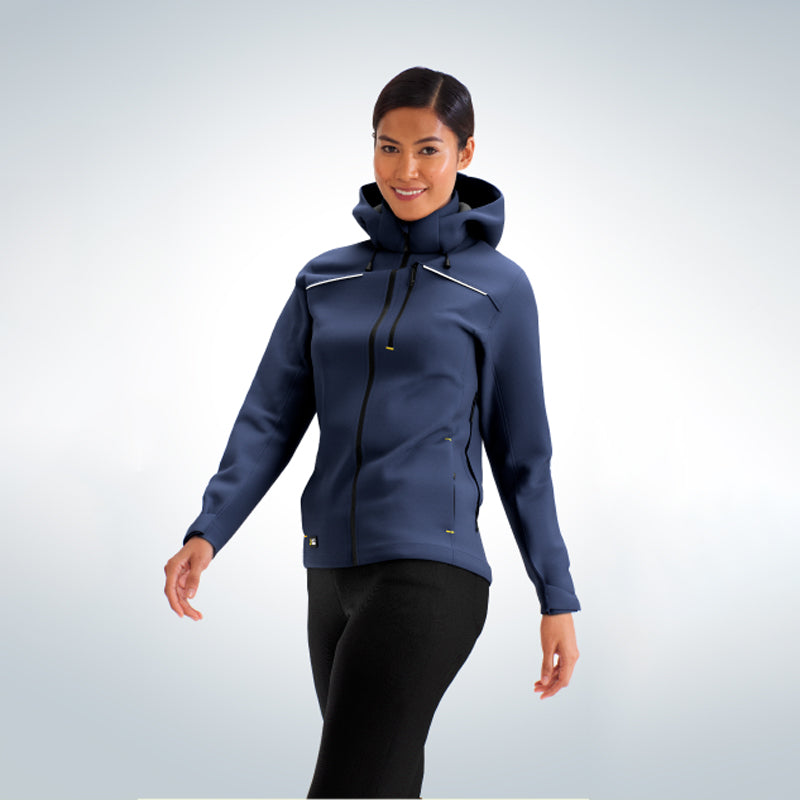 Configuration-Woman with black hair is wearing blue jacket and black pants.
